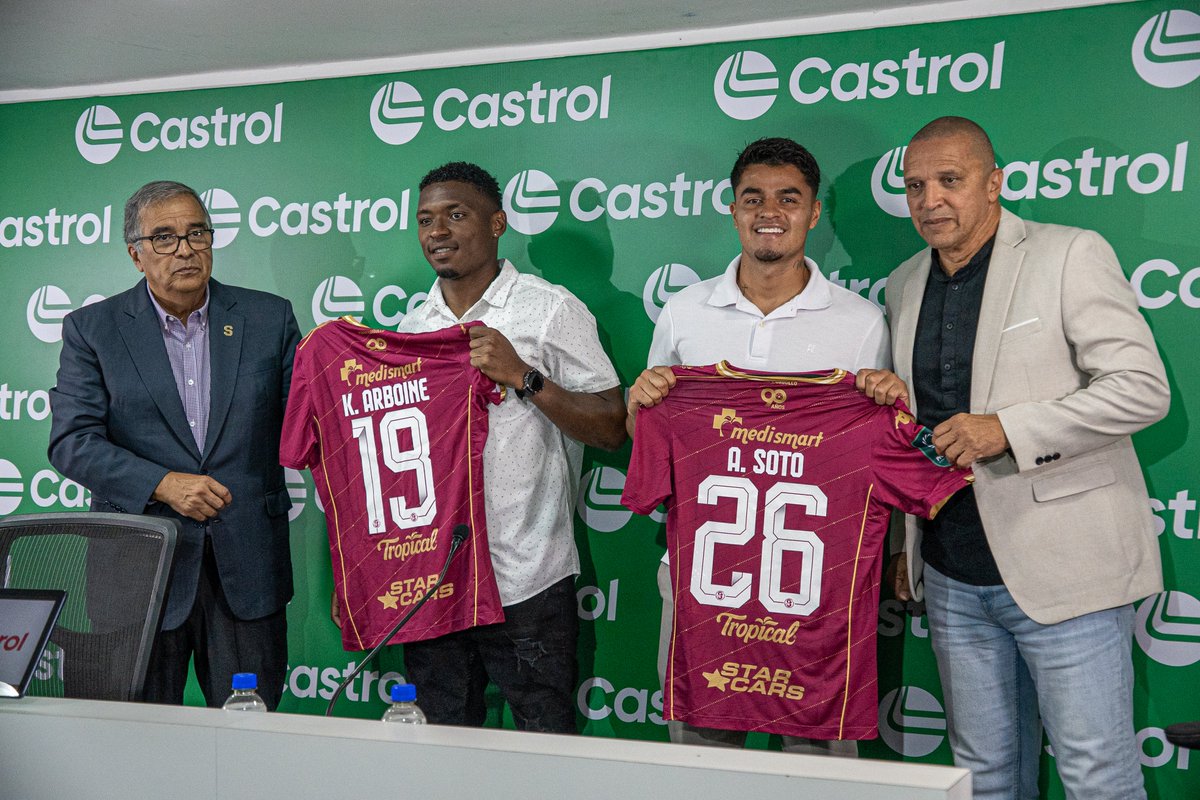 SaprissaOficial's tweet photo. Este jueves presentamos a nuestros refuerzos Andrey Soto y Keyshwen Arboine 💜

También presentamos a Castrol como nuestro nuevo patrocinador ⚽️

ℹ️ Fabricio Urbina, Ian Orourke, Matías Elizondo, Gabriel Carvajal y Thiago Cordero fueron presentados con el primer equipo https://t.co/vnNnDVD2I3