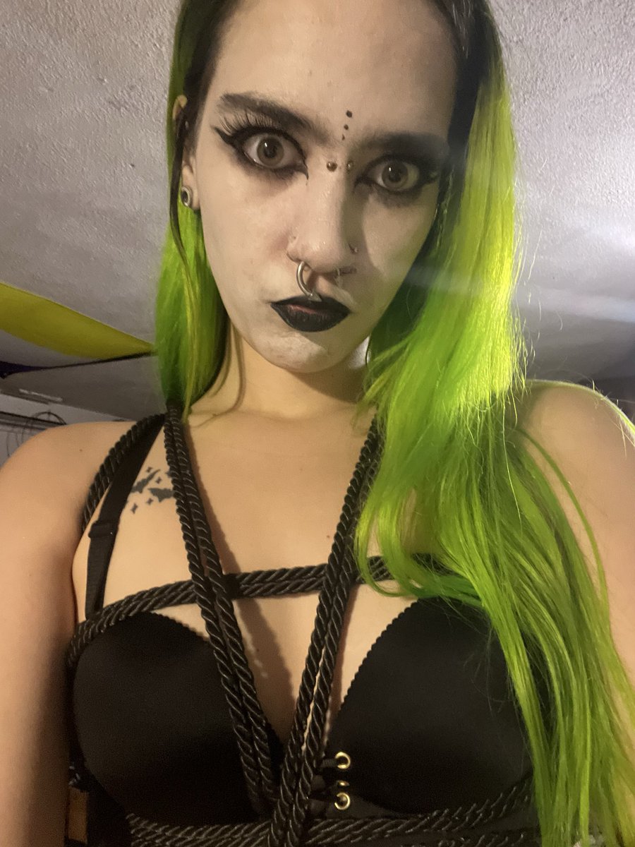 princesszyph's tweet photo. i just wanna b on ur feed. dms r open :) #nsfw #nsfwtwtًً #goth #emo #alt #nsfwtwtً https://t.co/PvpN8CbDc0