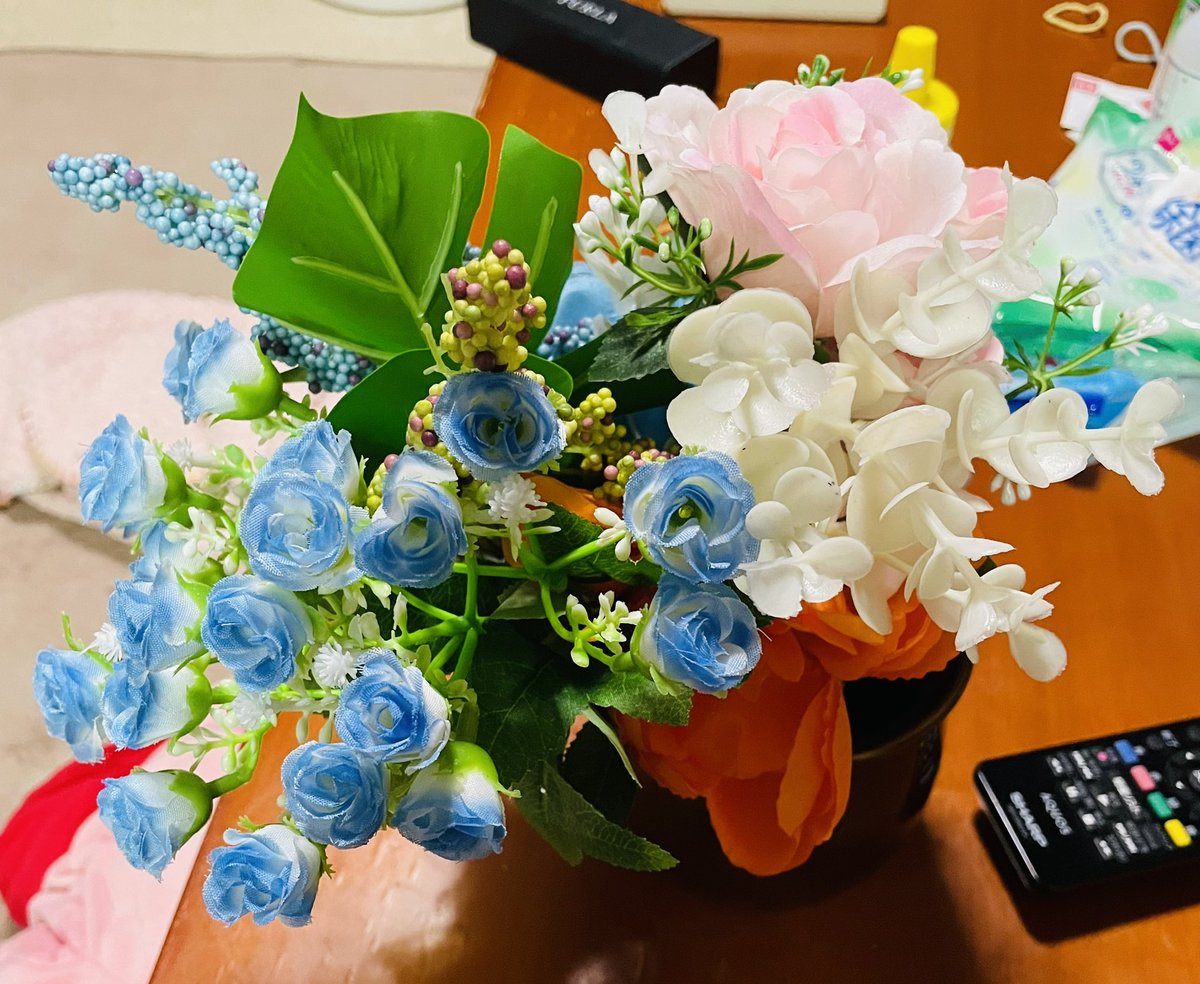 Dara9Ronart's tweet photo. 俺たちの事をフォローしてくれるみんなへ、
いつもありがとう。
これからもよろしく頼む。By月樹

 #ダロン日記
 #新人VTuber https://t.co/xBwOMCM2zp