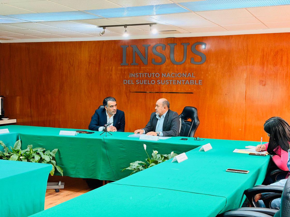 INSUS_Oficial's tweet photo. Impulsamos la coordinación con el Gobierno Municipal de #Tizayuca, #Hidalgo, para agilizar la regularización del suelo y la escrituración de distintos asentamientos. 📄🤝

#Compromiso49
#DesarrolloTerritorial
#Insus https://t.co/07jo94Dw9Y