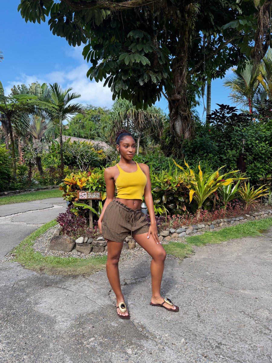 wavecheckers's tweet photo. Normani in Fiji 🌺 https://t.co/RsG06b6EoX