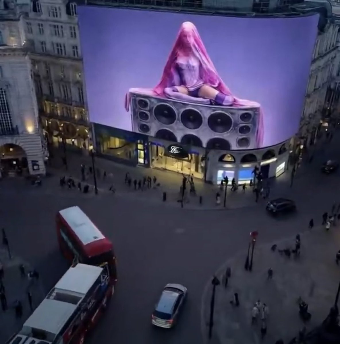 artdirectionk's tweet photo. @madonnaHQ #FridayFeeling ☀️In case you were not aware, #Madonna is in 🇬🇧 London. #COTDF2 🩷💜 #MagazineLondon #PiccadillyCircus #ClubConfessions #VinylFactory #Confessions2 appearance at #LondonPride 🏳️🌈🏳️⚧️ on Saturday. https://t.co/xfsSPqazx9