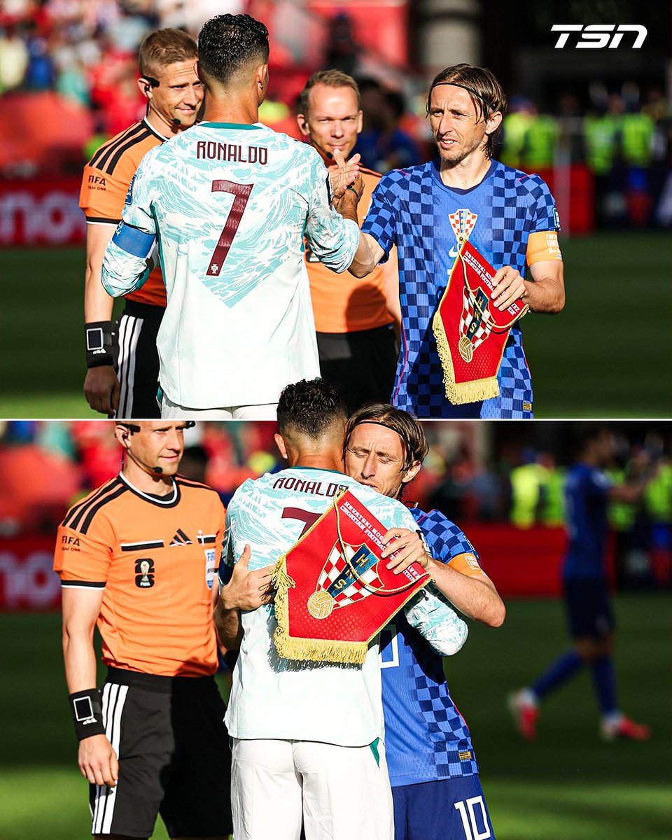 TSN_Sports's tweet photo. A legendary moment in Toronto. 🤝 #FIFAWorldCup https://t.co/sJWjHSKh3I