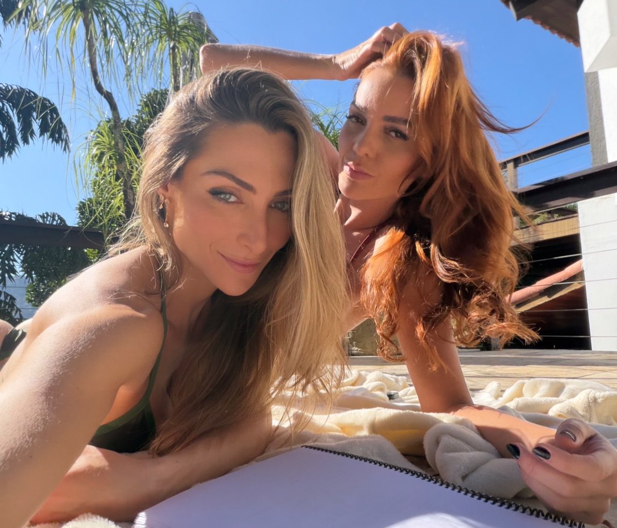 tonzblossom's tweet photo. elas meio que são minha vida eu amo elas mais que tudo https://t.co/LejOAAjfl1