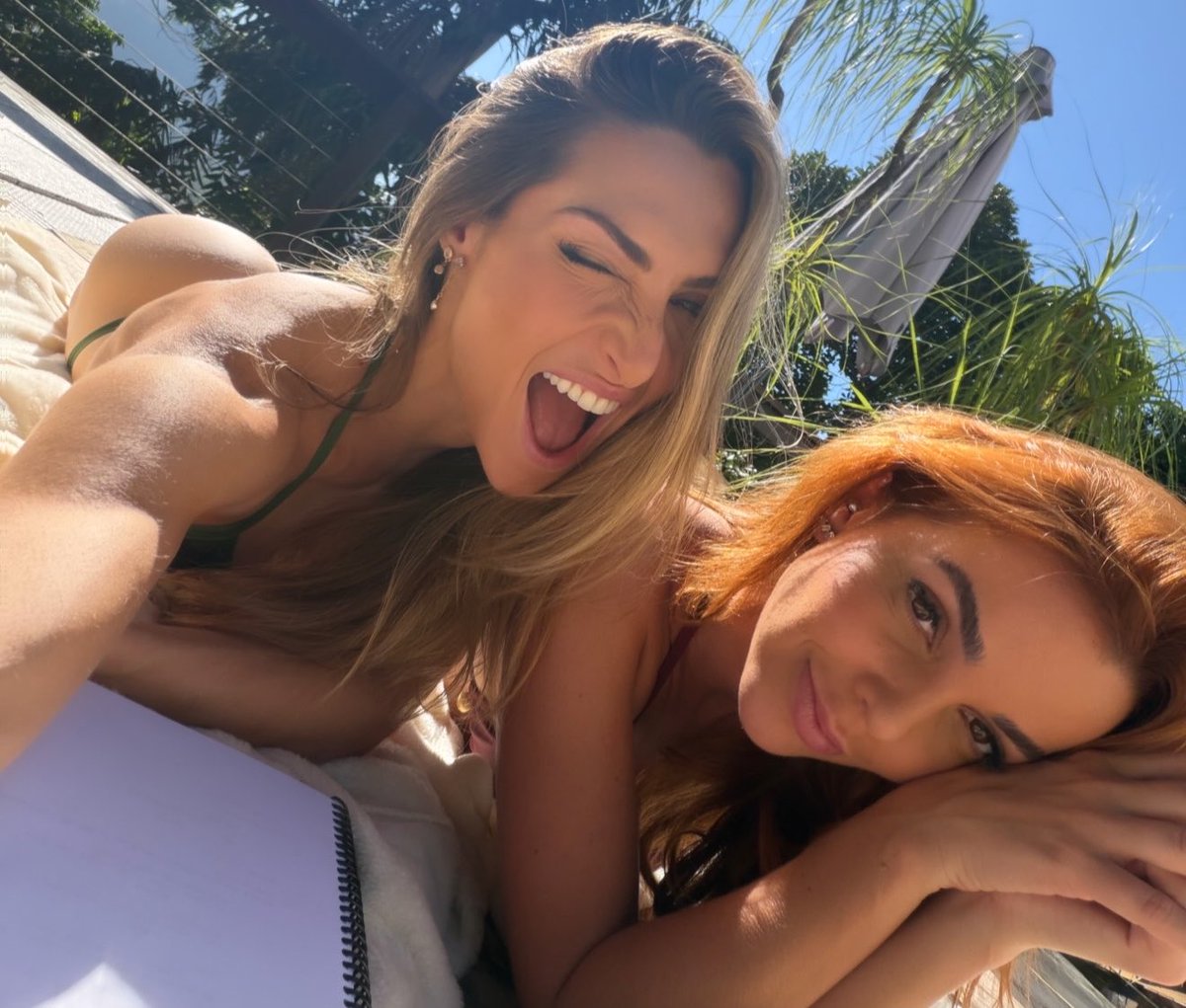 tonzblossom's tweet photo. elas meio que são minha vida eu amo elas mais que tudo https://t.co/LejOAAjfl1