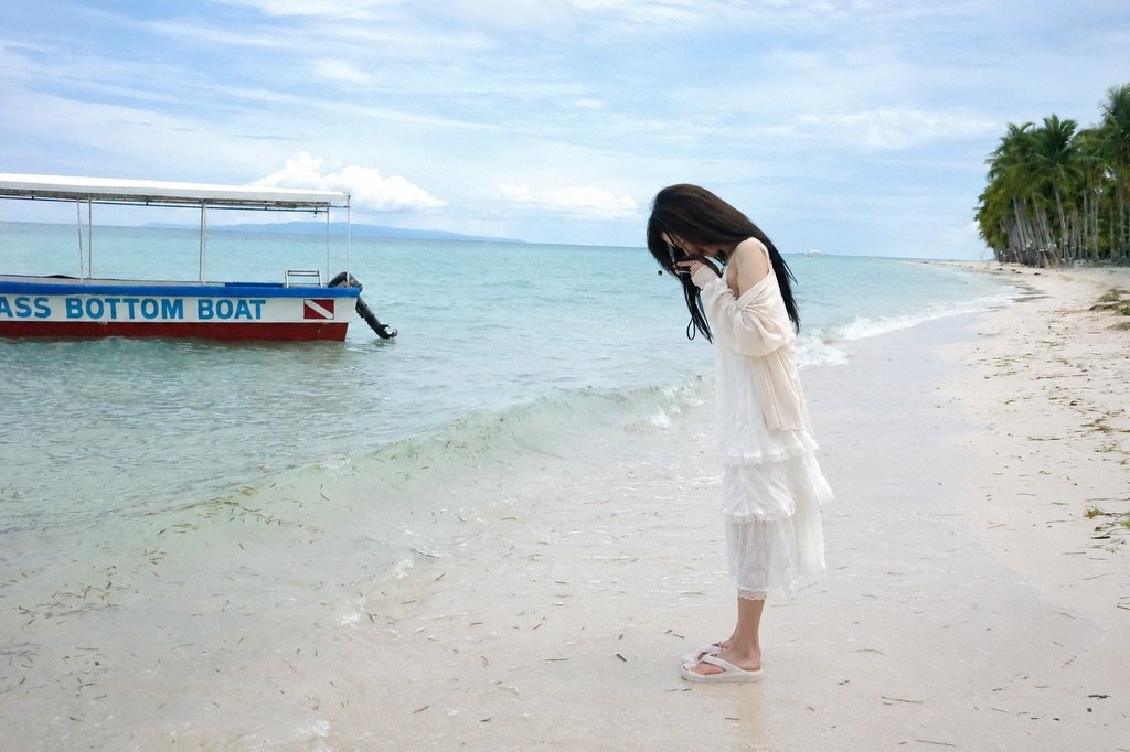 euiverse's tweet photo. beach girl 🌊🐚 https://t.co/m1U3KKI7TV