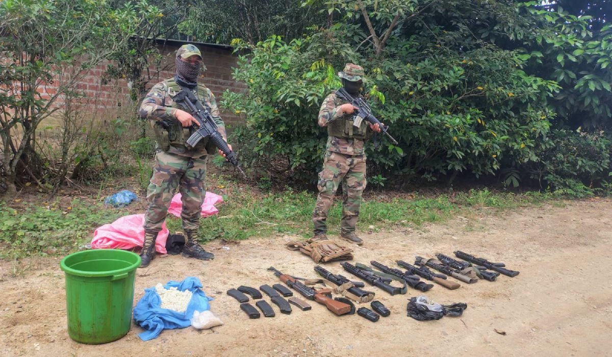 eldiabolivia's tweet photo. Subteniente del Ejército es aprehendido en el Chapare por supuesta vinculación a munición incautada
https://t.co/NxO551HGPz
#Subteniente #Aprehensión #Chapare
#ElDíaBolivia https://t.co/YTwgIUGYPf