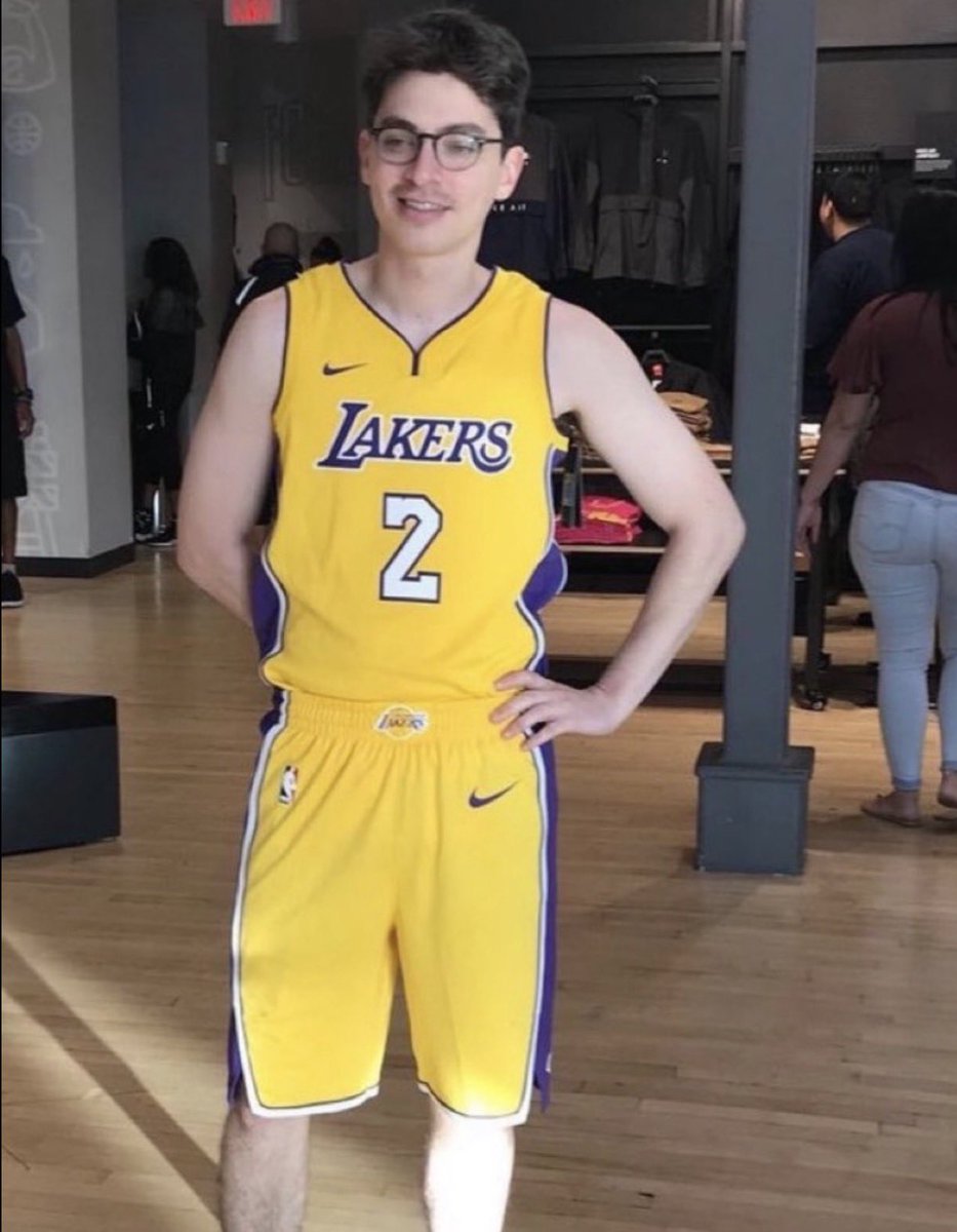 400luxblows's tweet photo. They found LeBron’s replacement https://t.co/16t3ybTIZV