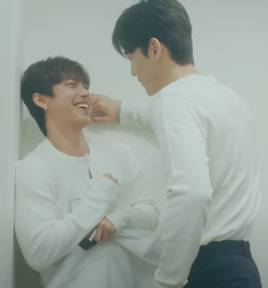 yellowgingko19's tweet photo. "You'll know him when you see him by the way he looks at me" 🎶 - Gabby Barret https://t.co/OLXuiYFNwt