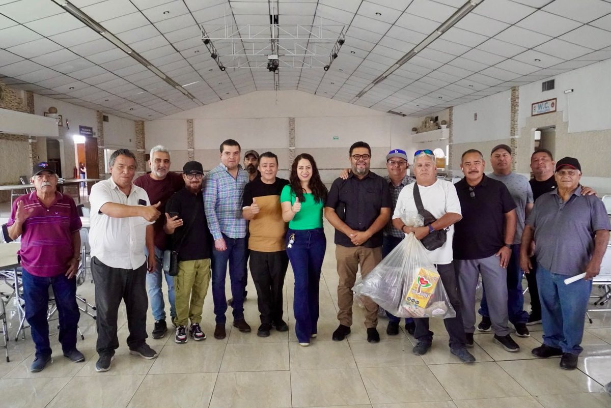 SugheyTorresR's tweet photo. Me reuní con las y los choferes de la CTM para agradecerles su disposición y compromiso con la nueva ruta hacia la Clínica 50.

Su trabajo ha sido clave para hacer realidad este proyecto en beneficio de las familias.

🔴 #CuentaConmigo. https://t.co/xphqQUM6el