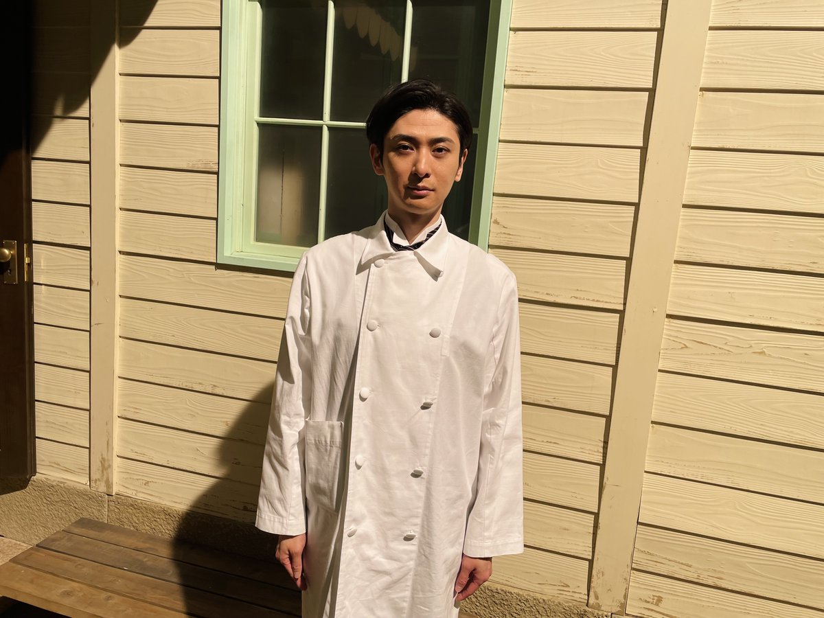 kinarichanda's tweet photo. ＃風薫る　
14週ありがとうございました！

今井先生と2ショット。みんな大好き、ゆーたくん（＃古川雄大 ）。ああ、ほんと、かっこいい。優しい。おもしろい。ゆーたくんは、ソロショットを撮ろうとすると、真顔になる。なんで。お茶目。ずっと一緒にいたい。

でも、やっぱり今井先生は少し怖い。ストイック系の怖さ。頭が良すぎて、上には上がいることを痛感させられる系の怖さ。でも、すき。きっと黒川も今井先生のことが好きだと思う🫶

来週もよろしくお願いします。重要な重要な1週間になる予感🎐

＃風薫る