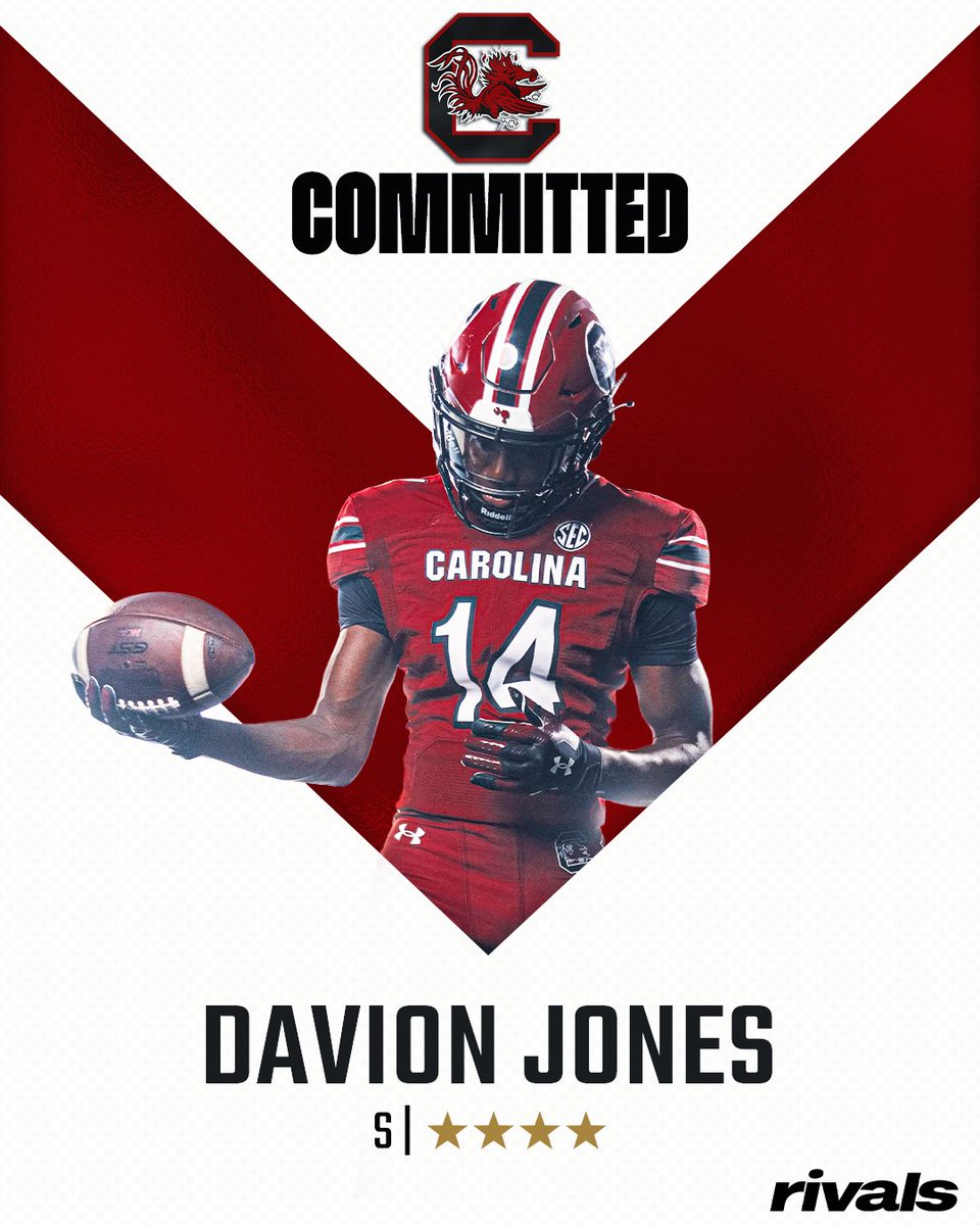 TheBigSpurOn3's tweet photo. New four-star South Carolina defensive back commit Davion Jones really stands out on film- he is everywhere. 

Also, do not pencil him in at safety just yet....

@jcshurburtt with a breakdown and intel ($1)

https://t.co/VWIn09clXN https://t.co/vuYj9Om9y8