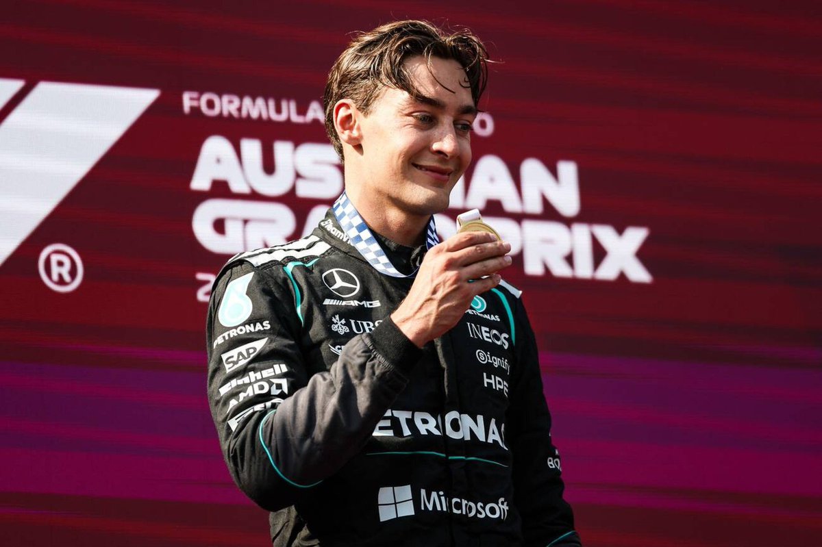 ganjasenja's tweet photo. habis dikatai gak ada yang suka terus dikatai gak punya moral, etika, empati, gak mikirin keselamatan driver lain, eh alex, lando, carlos, dan max langsung turun tangan ngasih paham lol satu hal, semesta punya caranya sendiri buat ngebalas sesuatu yg gak pantes seseorang dapetin. https://t.co/4inwcJFkjZ