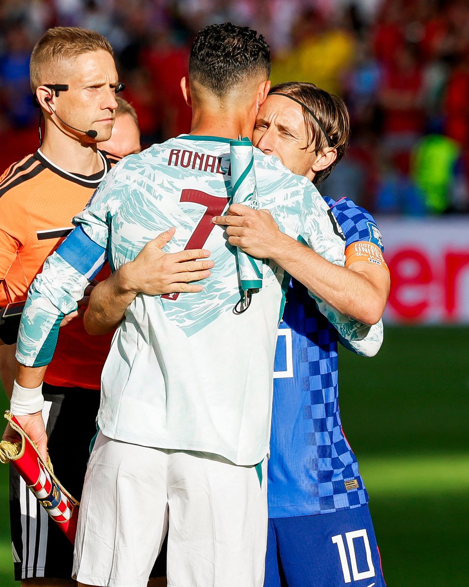 brfootball's tweet photo. Cristiano Ronaldo and Luka Modrić reunited 🤝 https://t.co/v4mRY1GhaR