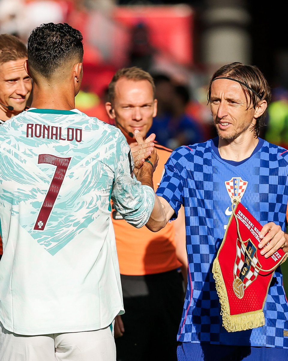 brfootball's tweet photo. Cristiano Ronaldo and Luka Modrić reunited 🤝 https://t.co/v4mRY1GhaR
