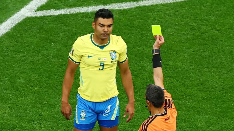 liberta___depre's tweet photo. Brasil (CBF) já pagou R$ 453 mil à FIFA em multas por cartões amarelos na Copa.

Até a classificação para as oitavas de final, a Seleção Brasileira recebeu sete cartões amarelos no mundial.

- Cartão amarelo (advertência): 10 mil francos suíços (cerca de R$ 64,7 mil);
- Cartão vermelho indireto (expulsão por segundo cartão amarelo): 15 mil francos suíços (aproximadamente R$ 97,1 mil);
- Cartão vermelho direto: 20 mil francos suíços (cerca de R$ 129,5 mil).

Via: @UOLEsporte 

📷Pedro Nunes/Reuters