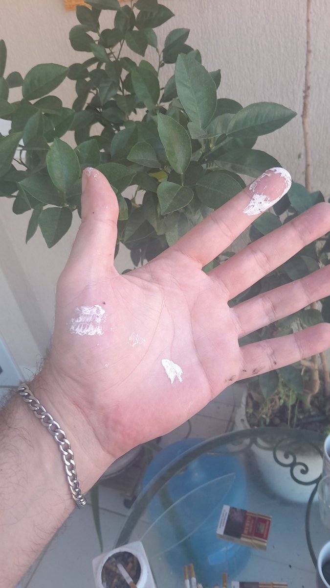 juliock80's tweet photo. @Ratanaba_pov Eu acho isso mt triste e não consigo rir ou fazer piada . Agora vou continuar a pintura. Fui https://t.co/uhxMmTE8og