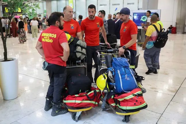 fabiandicosta's tweet photo. 🚨 COMIENZA EL REPLIEGUE | Equipos internacionales de rescate finalizan sus misiones en Venezuela.

España, Italia y  Países Bajos ya anunciaron el fin de sus misiones de búsqueda y rescate tras varios días de trabajo ininterrumpido

🇪🇸 España — Bomberos para el Mundo
 “Hemos estado tres días consecutivos descansando apenas dos o tres horas y, desgraciadamente, no hemos encontrado ninguna persona con vida”. También dijeron: “Encontramos muchos huecos de vida, aunque no hemos logrado salvar ninguna vida”. 

✍️ https://t.co/rYppc4WTBN

🇮🇹 Italia — Vigili del Fuoco
 Informaron que su misión duró cinco días, con 41 bomberos y 25 unidades USAR trabajando “sin descanso” entre los escombros. También señalaron que una réplica de magnitud 5,1 “cerró toda esperanza” en una operación donde intentaban salvar a una madre y sus hijos. 

✍️ https://t.co/jJpBdrTBTI

🇳🇱 Países Bajos — USAR Nederland
 “La posibilidad de que ahora encontremos personas con vida es muy, muy pequeña”.

“Nos gustaría seguir el mayor tiempo posible, pero las autoridades locales pasan a otra fase y cada vez es menos fácil hacer nuestro trabajo”. 

✍️ https://t.co/2HWv0wjEG8
