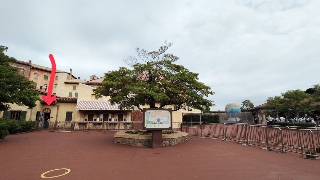 ranpu_tdr's tweet photo. 【東京ディズニーシー】
#TDR__now

昨日からサウスエントランスに仮設救護所が設置されています✨

パーク開園30分後まで使用できるそうです。 https://t.co/4iplKwtud7