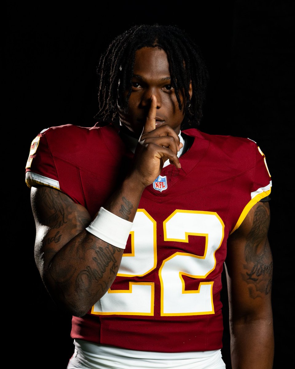 SleeperNFL's tweet photo. BILL BILL BILL BILL

(📸: @Commanders) https://t.co/H3qime8tdW