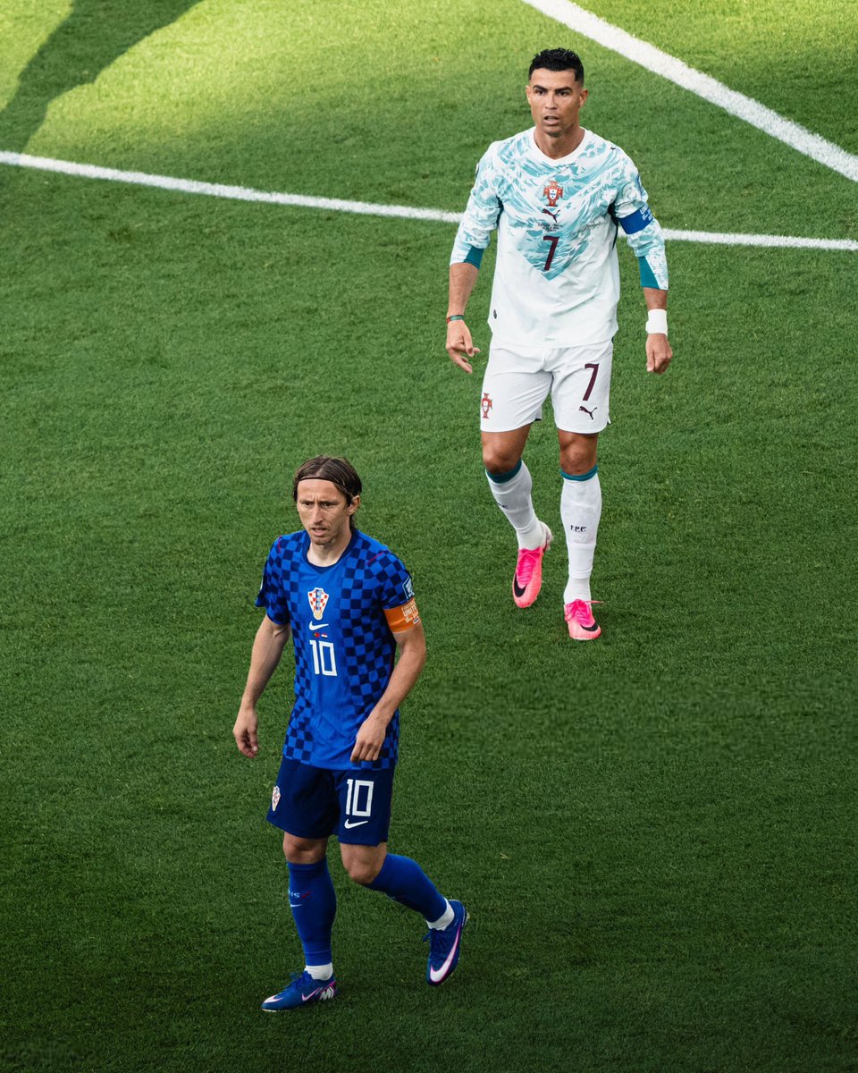 HQpcrt's tweet photo. Cristiano Ronaldo &amp; Luka Modrić #FIFAWorldCup https://t.co/JLdj6tHVO5