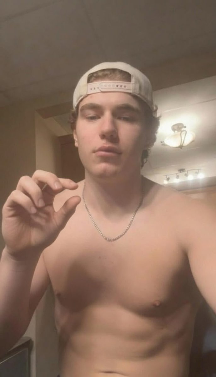 Ryanmatteoks's tweet photo. That's how small your cock is #gay #gayvgk #gayespaña #gaysneax #gayr34 https://t.co/lXVdhiauiX