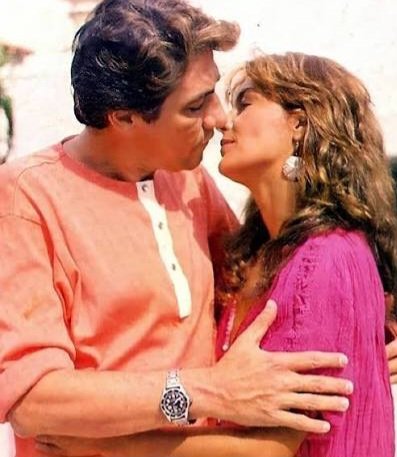 _LeonSoler's tweet photo. 'Hipertensão' finalizada.
Foi uma grata surpresa revê-la quase 40 anos depois.
Destaque pra Deborah Evelyn com uma personagem complexa com arco dramático, e o fenomenal Paulo Gracindo, um luxo em qualquer elenco.

Cláudio Cavalcanti (Sandro) e Maria Zilda (Carina), 1986 https://t.co/mHjePm8vrM