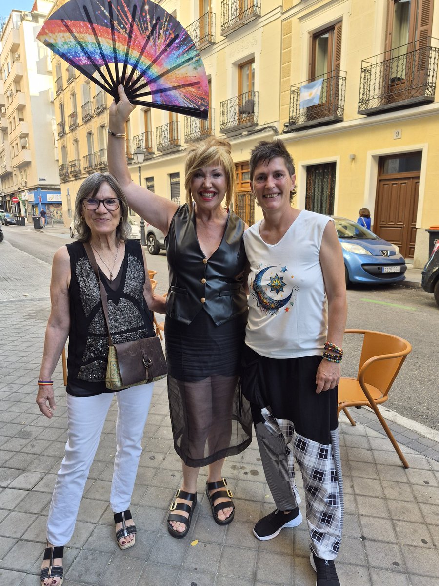 AngelaZarzoso's tweet photo. Grandes mujeres en que los "Akelarres"  combativos y reivindicativos son vitaminas para el alma. Frente al odio, más Orgullo más Furia Trans y más arte transgresora. Además, Ley Trans se aplique ya todos sus artículos. @PodemosCLM @CambrolleMar @IreneMontero https://t.co/M2DCr6rPWd