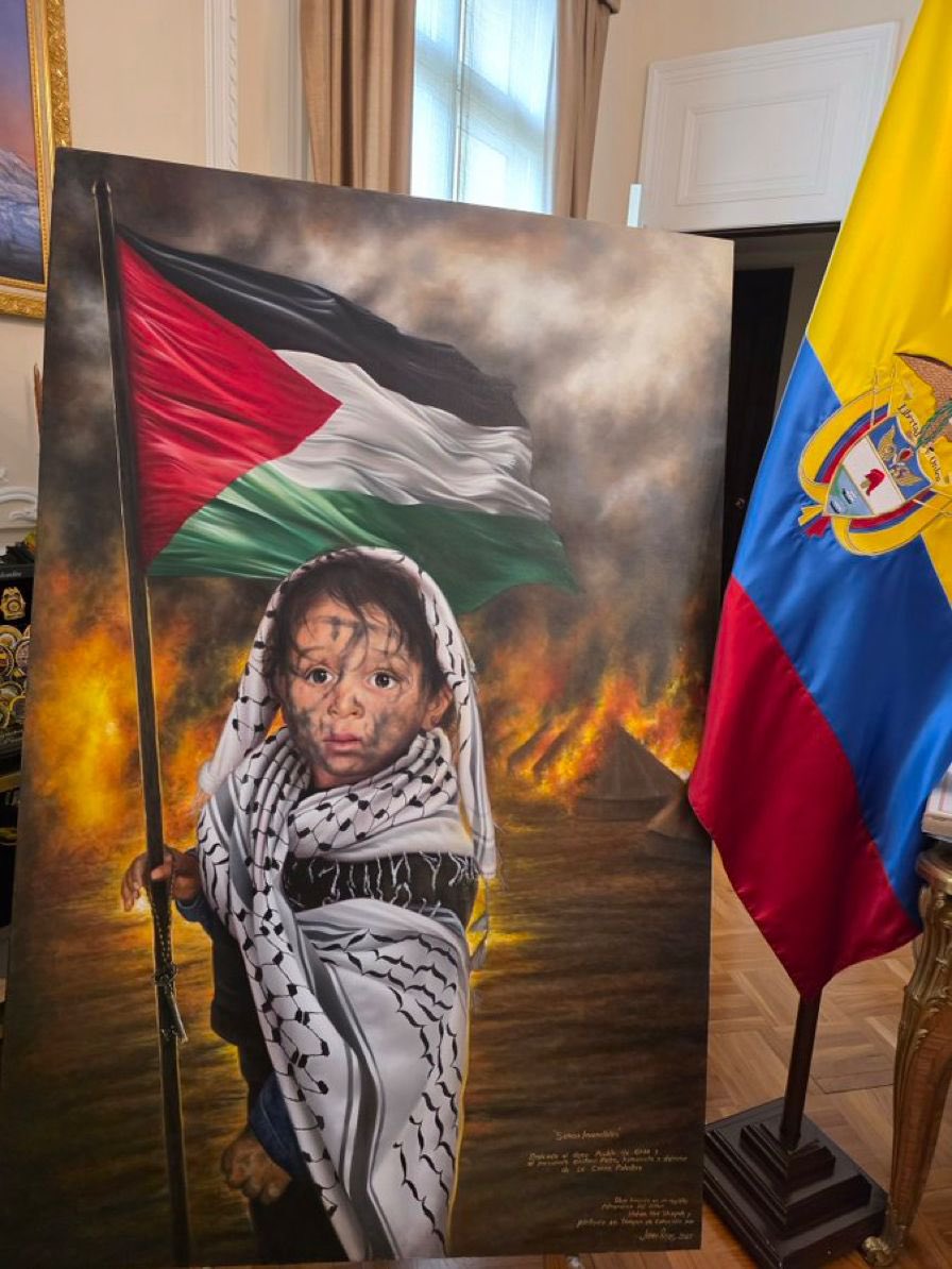 AntonioSanguino's tweet photo. No quiero dejar que termine el día sin recordar que hoy se cumplen 1.000 días del inicio del genocidio contra el pueblo palestino en Gaza por parte de Israel. La historia dirá que no nos quedamos callados y que la voz de @petrogustavo denunció estos hechos en todas las instancias y espacios internacionales. 🇵🇸🤝🇨🇴