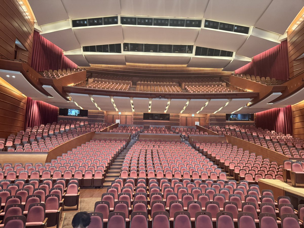 childrenhospice's tweet photo. TSURUMIこどもホスピス開設10周年記念事業チャリティコンサート2026
「井上芳雄 STAGE of HARMONY
〜あなたと生きる しあわせのひみつ〜」

無事に終演しました✨

会場へ足を運んでくださった皆さま
ライブ配信で全国から見守ってくださったみなさま
そして、この想いに心を寄せ、最高のステージを届けてくださった井上芳雄さんはじめ出演者・演奏者・スタッフのみなさま
本当に、本当にありがとうございました。

子どもたちの「ステージに立ってみたい」という願いが、「できた！」へと変わる瞬間を、みなさまと分かち合えたことは、私たちにとって何よりもうれしい時間でした✨✨

このコンサートをきっかけに生まれたご縁に感謝しながら、次の10年も「やりたいを、できた！」を届けていきます！

本当にありがとうございました。🌳

#井上芳雄チャリティコンサート2026
#TSURUMIこどもホスピス