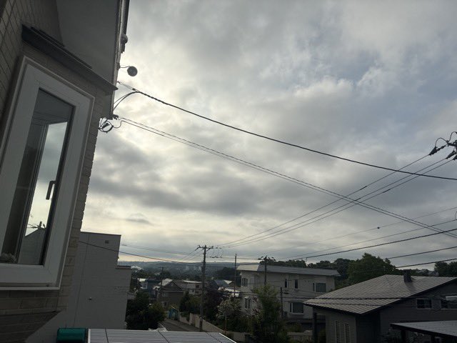 ebigwitter's tweet photo. 今朝6:25の空、今日はいい天気になりそうー╰(*´︶`*)╯♡
今日も一日仕事に勉強、家事に子育てとみなさん頑張りましょう
^ - ^)今日もいい日だと言えるように
(^｡^)#今朝空  #札幌 #北海道 #今日も一日 https://t.co/huT21UR4Fh