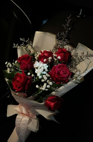 hookedonallyy's tweet photo. I just received Flowers from Jups via Throne 🤍 https://t.co/Y8HlF19pqJ