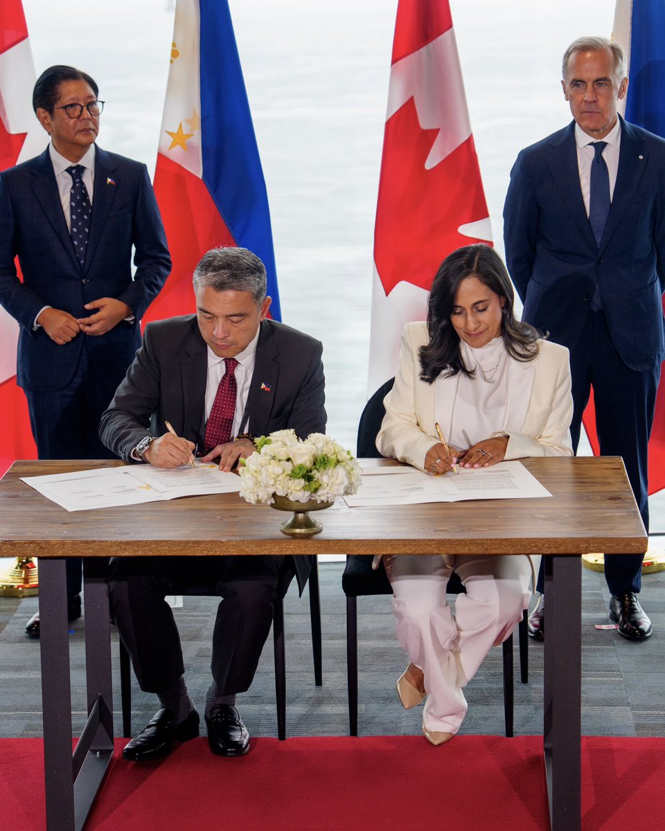 AnitaAnandMP's tweet photo. Aujourd’hui, j’ai signé deux nouveaux accords avec les Philippines afin de renforcer notre coopération dans les domaines de l’énergie et des ressources naturelles, ainsi que de la mobilité de la main-d’œuvre.

Grâce à cette collaboration, le Canada et les Philippines renforcent des chaînes d’approvisionnement responsables dans la région indo-pacifique, tout en favorisant des parcours de mobilité de la main-d’œuvre plus équitables et en renforçant la protection des travailleurs migrants qui contribuent tant aux communautés partout au Canada.

À mesure que notre partenariat se développe, nous continuerons de créer des possibilités qui profitent aux populations de nos deux pays.