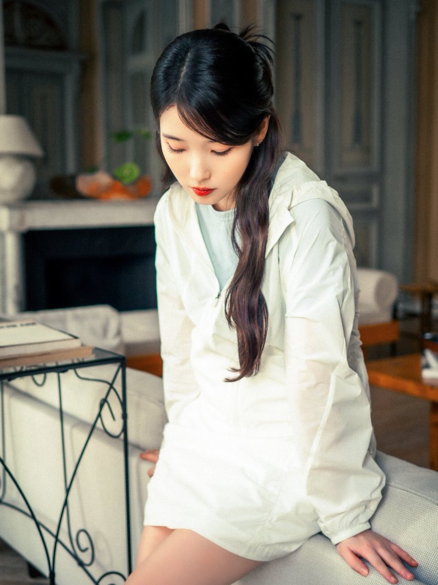 _AGustOfWind_'s tweet photo. ..And I got that red lip classic thing that you like..

gorgeous, 🫠❤️. @_IUofficial https://t.co/FxCftXDVzB