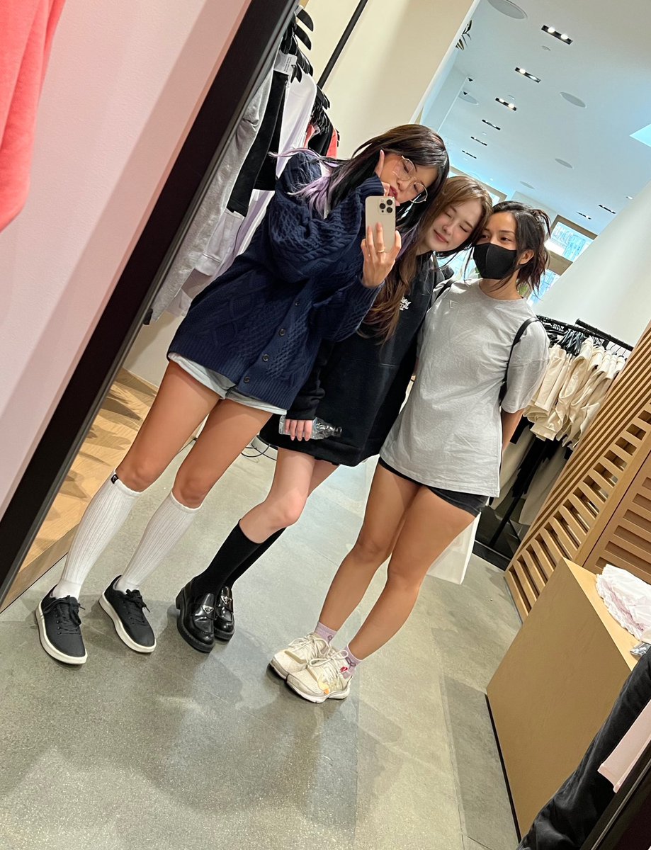 QueenSimp27 tweet picture