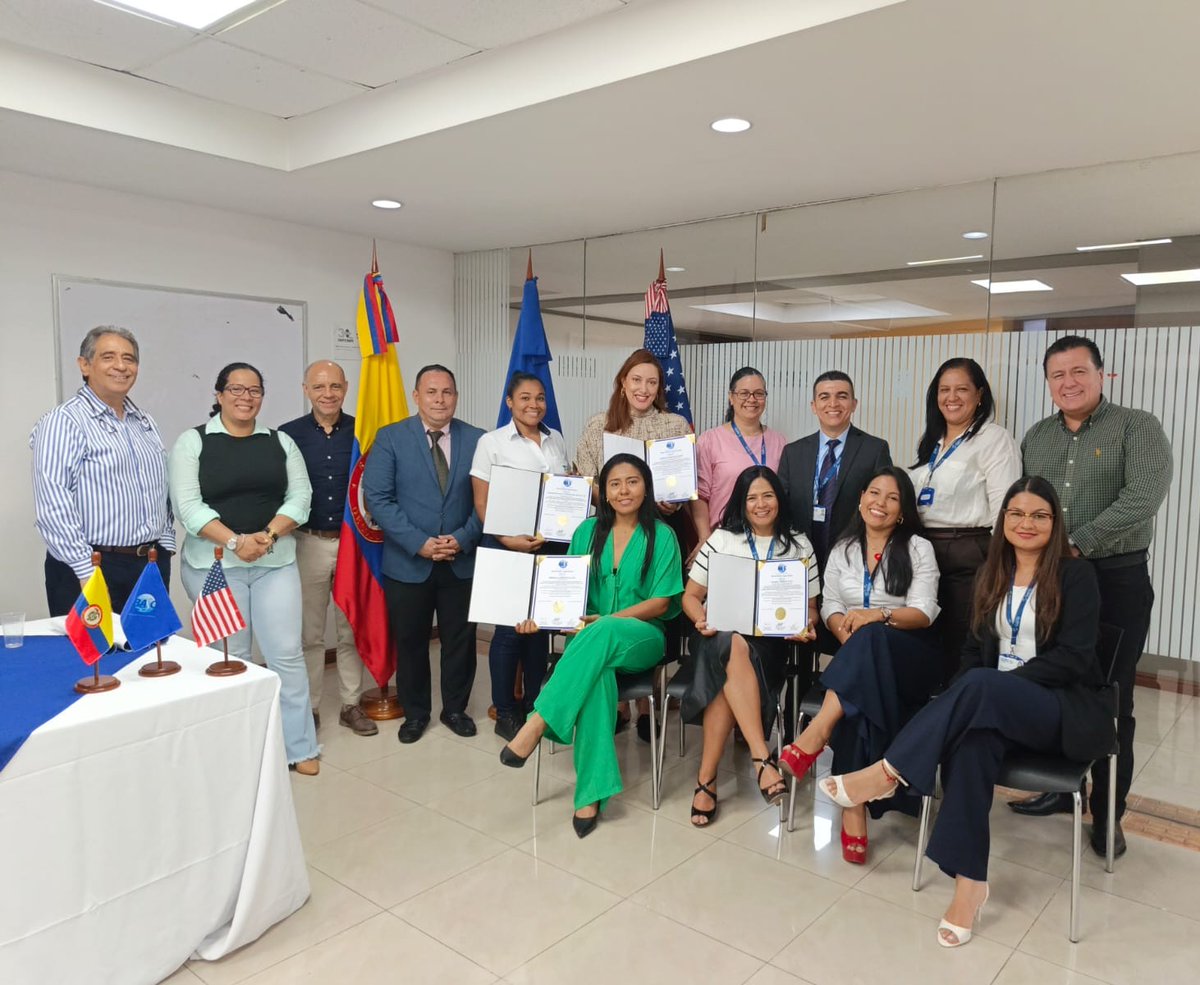 BASCSurOccident's tweet photo. 🙌🏻 Felicitaciones a las organizaciones que ratifican el compromiso con la seguridad de sus operaciones y que recibieron la Certificación BASC, por parte de la dirección y presidente de la junta directiva, durante la ceremonia celebrada por el Capítulo.
#SomosBASC #comercioseguro https://t.co/M84DwdlQj6