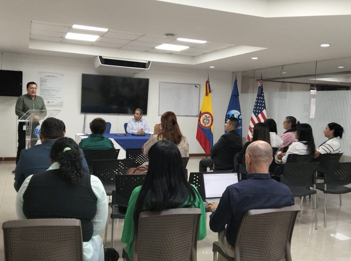 BASCSurOccident's tweet photo. 🙌🏻 Felicitaciones a las organizaciones que ratifican el compromiso con la seguridad de sus operaciones y que recibieron la Certificación BASC, por parte de la dirección y presidente de la junta directiva, durante la ceremonia celebrada por el Capítulo.
#SomosBASC #comercioseguro https://t.co/M84DwdlQj6