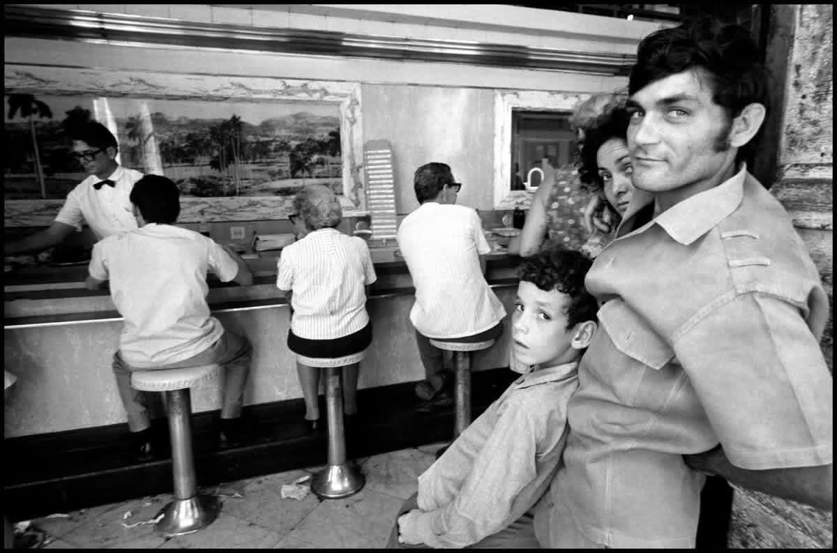 aseelswaid9's tweet photo. . Havana, Cuba. 1977. © Susan Meiselas https://t.co/YRTIMaiPuO