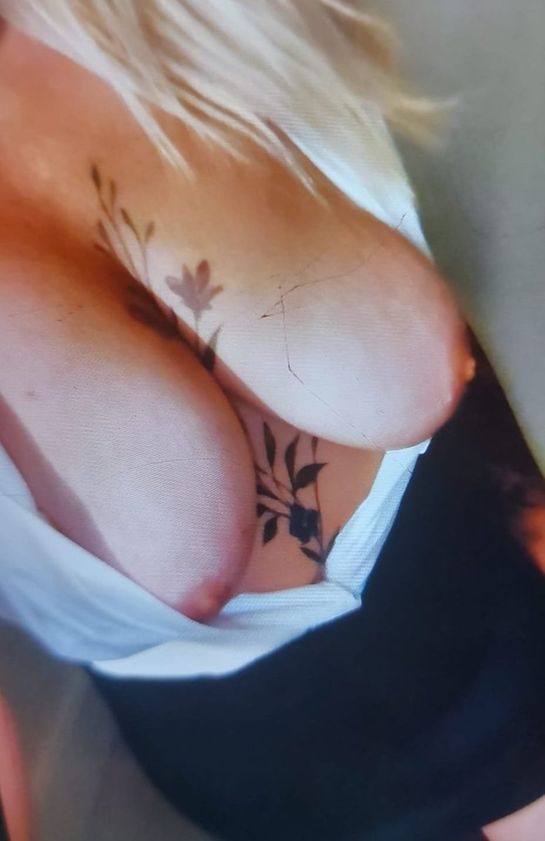 kittyjames1986's tweet photo. #pendulous #naturalboobs #foreverchanging #sizefluctuating #mommatattas https://t.co/LbblFui9kR