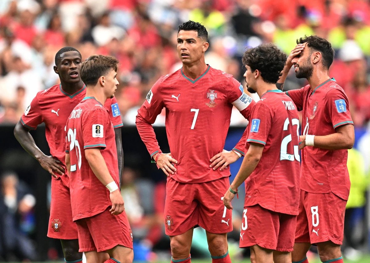 Ruxiiii4's tweet photo. Talking about Portugal today.

Roberto Martínez has moved away from using attacking midfielder profiles and is now playing with two natural wingers, sacrificing Bernardo Silva and João Félix in favour of Rafael Leão and Pedro Neto.

I understand the reasoning. Against stronger opposition, having two fast wingers can be beneficial in transition, especially in matches where Portugal will have less possession. It also suits Bruno Fernandes, who is at his best when he has runners to play in behind.

But then comes Cristiano Ronaldo's role as a false 9. He's no longer a real threat with the ball to feet, so centre-backs aren't following him when he drops deep. As a result, you're not achieving the main objective of a false nine: dragging centre-backs out of position to create space for the wingers to attack in behind.

In that case, it would probably make more sense to use a player who is naturally suited to the false nine role, someone like João Félix or Bernardo Silva, who can genuinely threaten opponents by receiving between the lines.

As I've said before, I don't think Cristiano Ronaldo is a problem for Portugal. But using him in this specific role makes less sense.