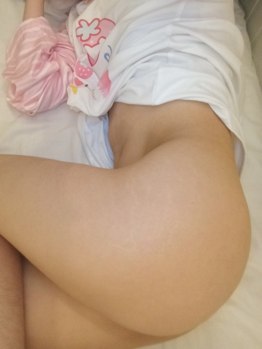 Fembuglover's tweet photo. My bed is so comfortable to bad I'm laying on it alone (◞‸ ◟)💧 
(repost!)

#femboy #nsfwtwt https://t.co/UpNLQbPGv9