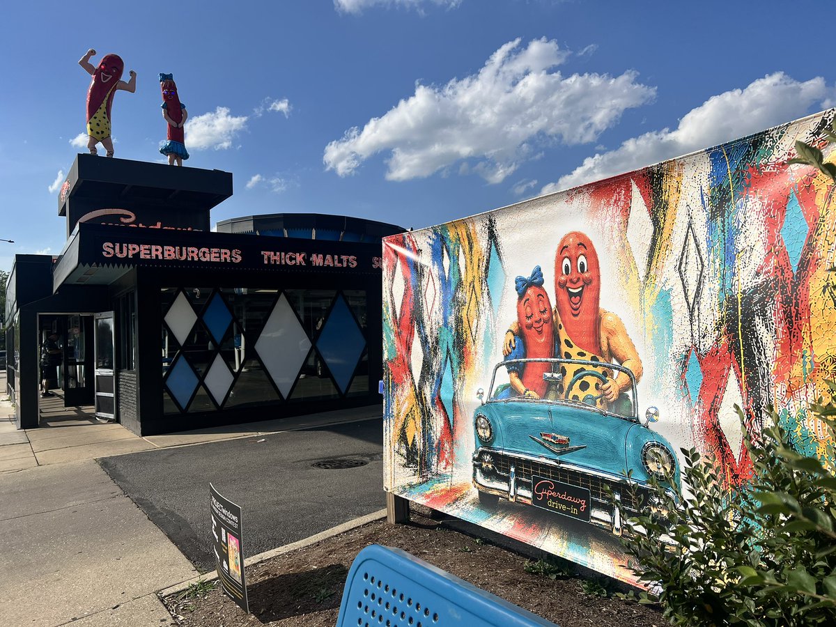 Superdawg's tweet photo. We are super delighted to join the @artinstitutechi in celebrating its major summer exhibition, Willem de Kooning Drawing, as a participant in the highly anticipated window display contest, Project Windows!
🎨🌭🌭 Stop by to check it out, and vote for us! 
https://t.co/QVEgUobHHK https://t.co/r7PiZIFJpQ