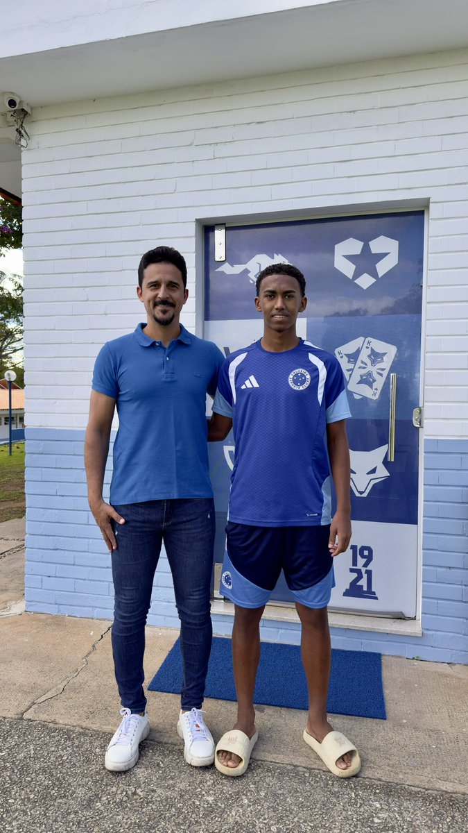 ThiagoRecife20's tweet photo. Para honra e glória do senhor, mais uma cria THIAGO RECIFE, assina contrato com o Cruzeiro Esporte Clube de Belo Horizonte Mg, na categoria sub 17 com apenas 16 anos.

Valdeson, garoto humilde de coração, dedicado, esforçado, sempre obediente e educado desde criança. https://t.co/J2l0QqMkEr