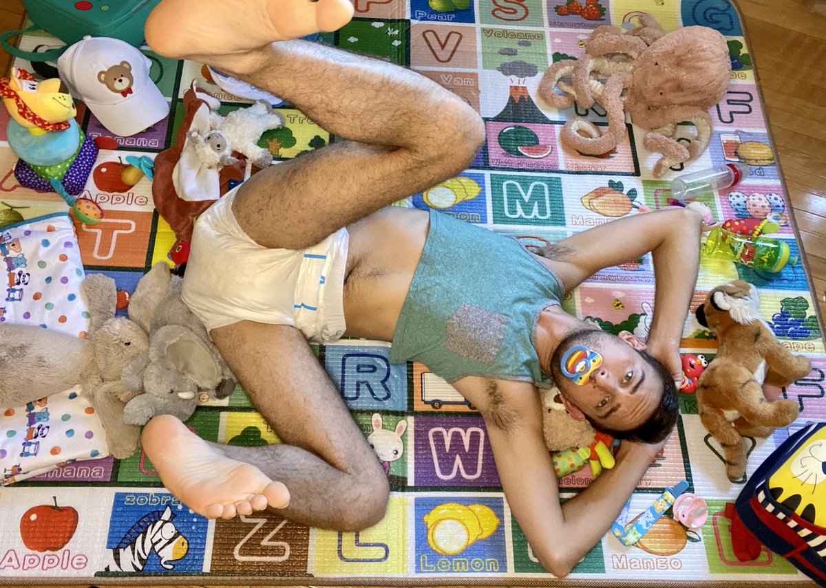 diaperdayshaze's tweet photo. It's too hot for pants! https://t.co/wxm889zebv