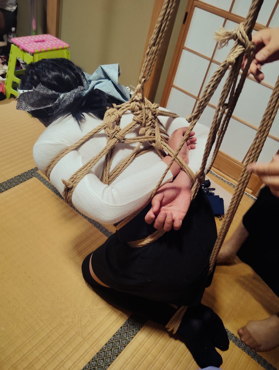 301_vy's tweet photo. ニットで縛られるのも良いね。 https://t.co/1FcAmIs46x