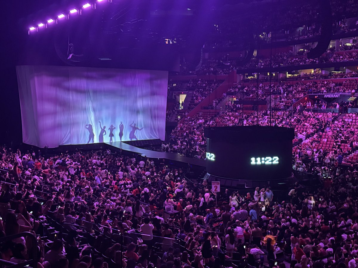 ByEthanLambert's tweet photo. Ariana Grande at Amerant Bank Arena in Sunrise, Florida tonight. Review coming tomorrow! https://t.co/vRLSS657Wb