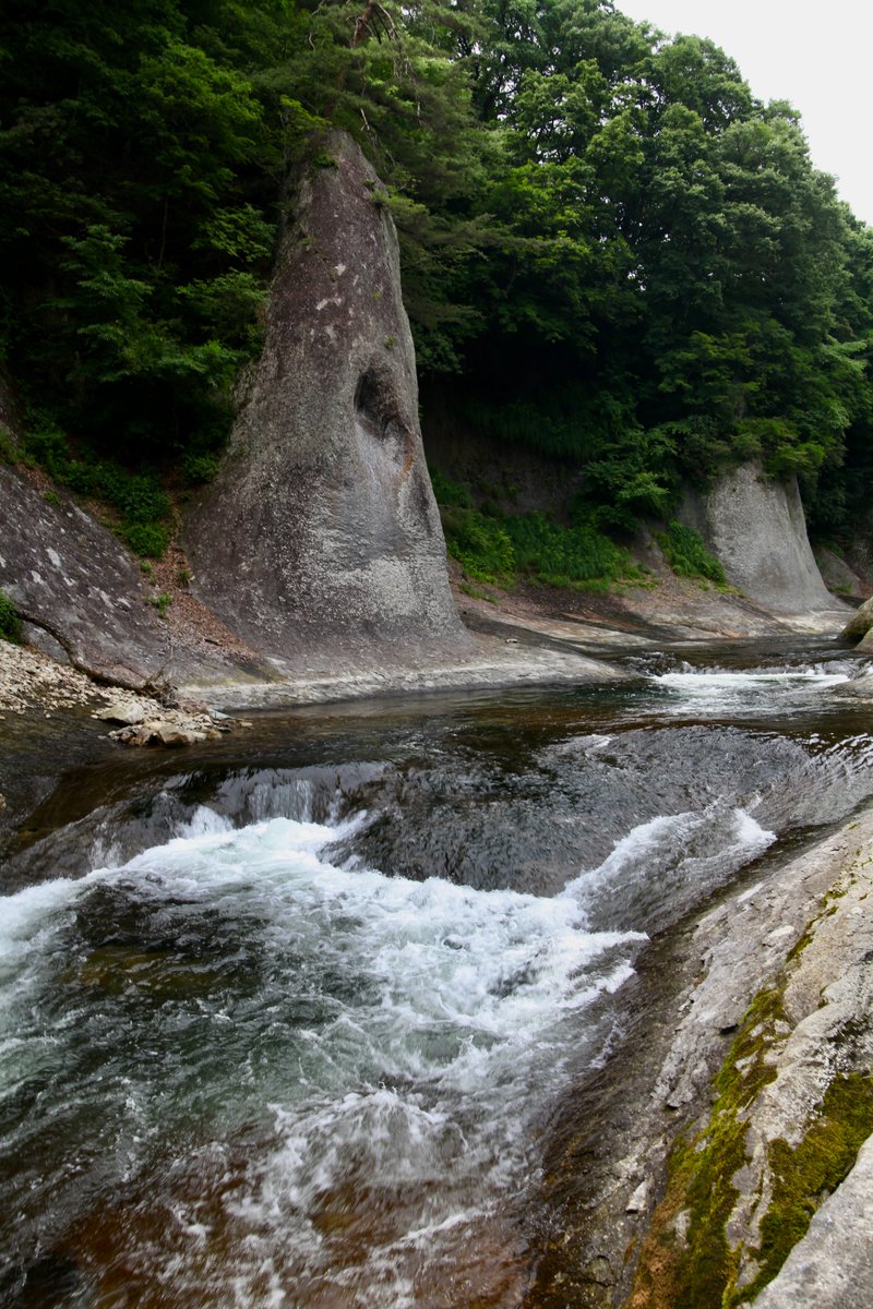 BeatMocha's tweet photo. #吹割の滝 #EOS5dMark2 #Tamron28_75mm 先日、友達数名で、群馬栃木滝巡り&温泉旅行に行きました☘️滝は4箇所巡りましたが、いずれも雄大かつ壮観で感動しました💫あいにくの天候でしたが、新緑の中、心地よいドライブ旅行となりました🎶 https://t.co/U3peQ6pZ5m