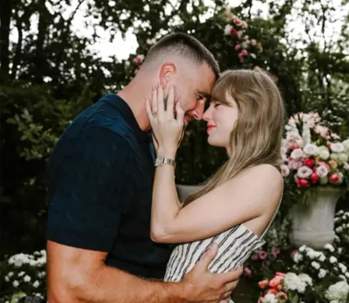 El_Clarinete's tweet photo. Langosta, pollo y hasta donas. Filtran menú de la boda de Taylor Swift #Famosas 
https://t.co/VmtvahQ1Xr https://t.co/Vm6YfkvP8A