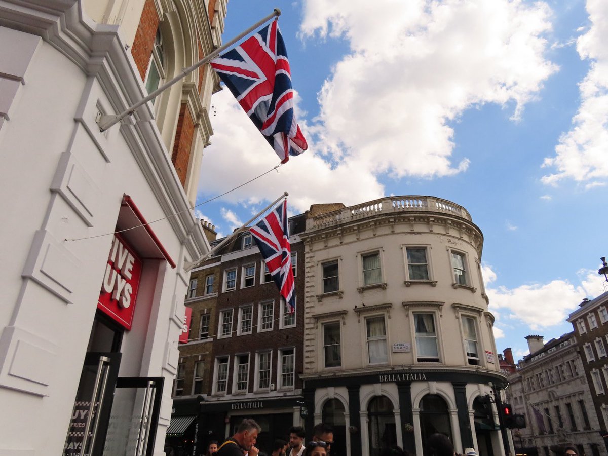 maysaall_'s tweet photo. ⠀⠀  : ¨·.·¨ :ㅤ
⠀ ⠀ `· . London Streets https://t.co/TmbSuiIs9J