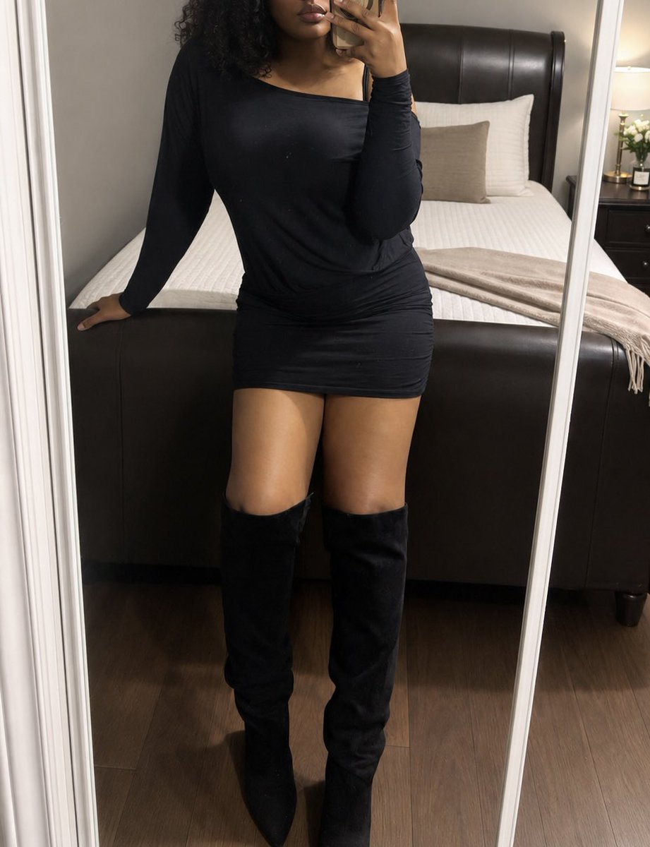 luvmail4roxie's tweet photo. Pretty, polished, and permanently out of your league. https://t.co/gq8vpOPXUn